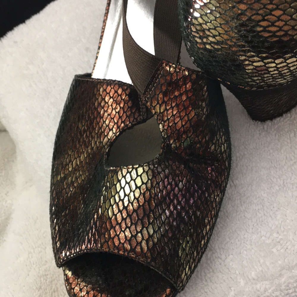 Peep toe metallic comfortable